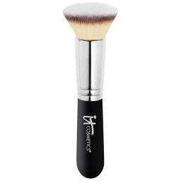 IT Cosmetics Heavenly Luxe — плоска кисть для нанесення тонального крему № 6